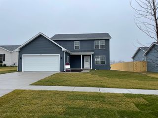 611 Apple Valley Road, Harvard, IL 60033