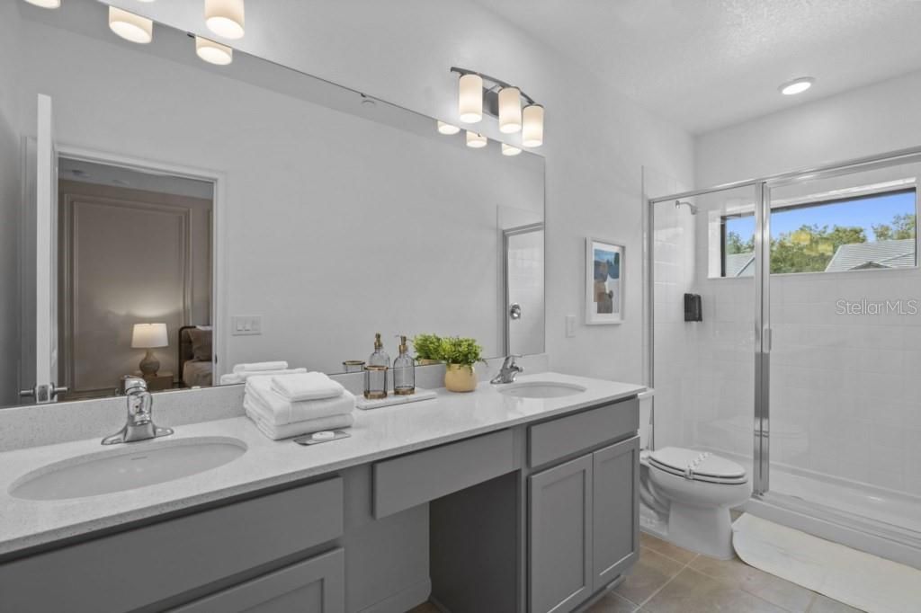 Image 37 of property listing at 10424 EBB TIDE LANE, Orlando, FL 32821