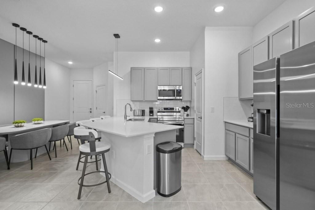 Image 10 of property listing at 10424 EBB TIDE LANE, Orlando, FL 32821
