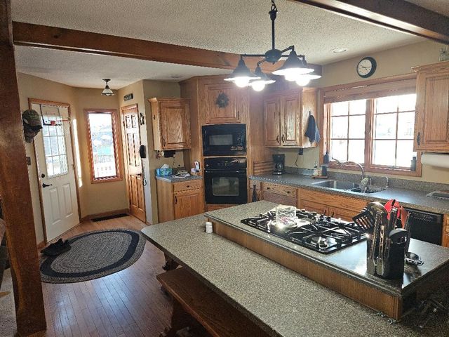 1808 8th Avenue, Belle Plaine, IA 52208