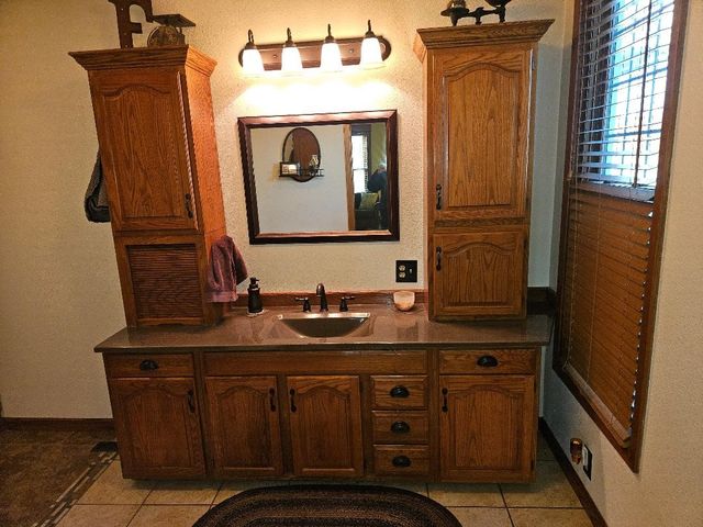 1808 8th Avenue, Belle Plaine, IA 52208