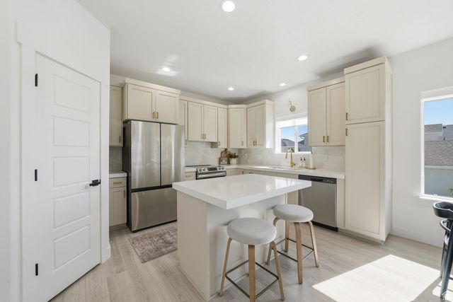 7184 N CRYSTAL BROOK DR, Eagle Mountain, UT 84005