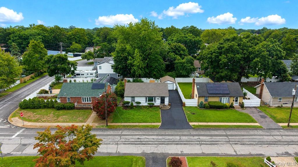 116 E Booker Avenue, Wyandanch, NY 11798 — photo 2