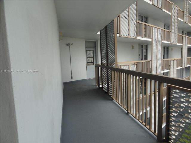 3401 N Country Club Dr EI506, Aventura, FL 33180