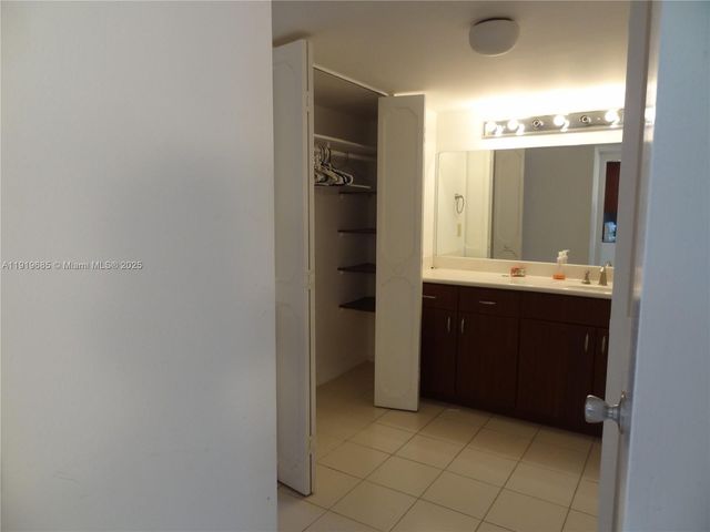 3401 N Country Club Dr EI506, Aventura, FL 33180