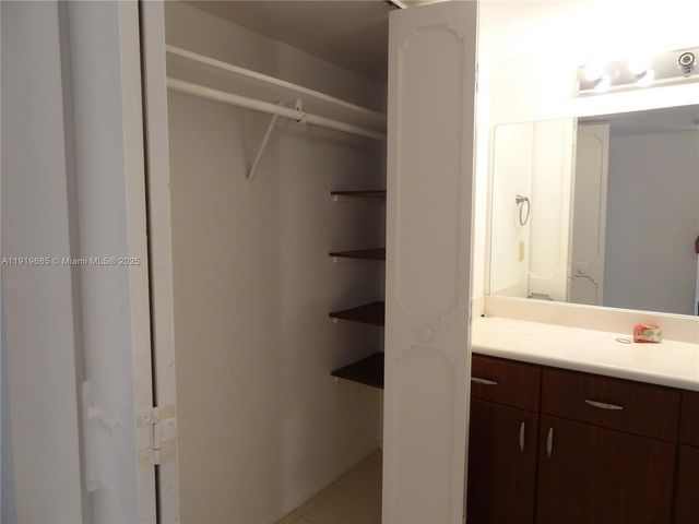 3401 N Country Club Dr EI506, Aventura, FL 33180