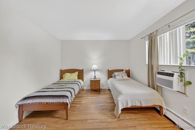 100 W Hickory Grove Road E2, Bloomfield Hills, MI 48304