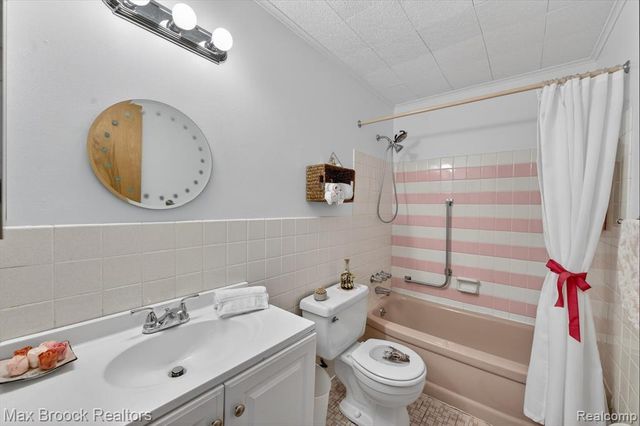 100 W Hickory Grove Road E2, Bloomfield Hills, MI 48304