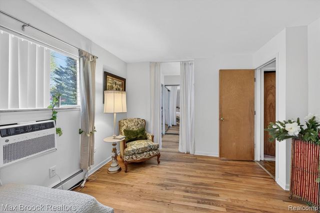 100 W Hickory Grove Road E2, Bloomfield Hills, MI 48304