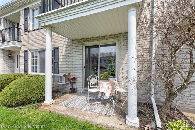 100 W Hickory Grove Road E2, Bloomfield Hills, MI 48304