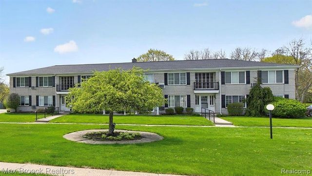 100 W Hickory Grove Road E2, Bloomfield Hills, MI 48304