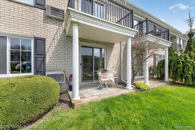 100 W Hickory Grove Road E2, Bloomfield Hills, MI 48304