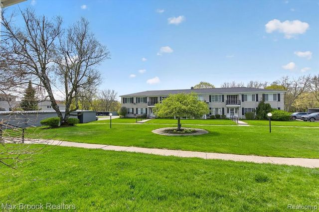 100 W Hickory Grove Road E2, Bloomfield Hills, MI 48304