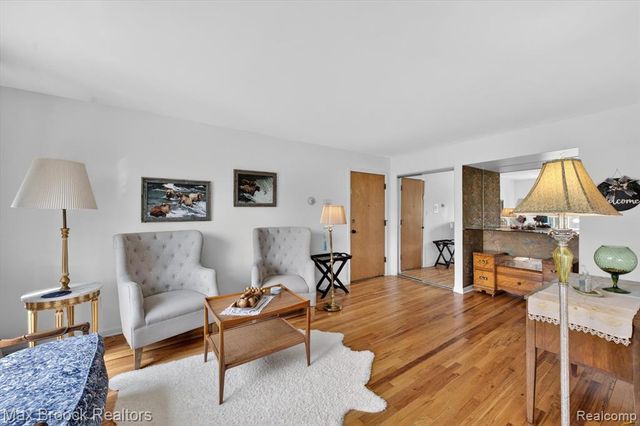 100 W Hickory Grove Road E2, Bloomfield Hills, MI 48304