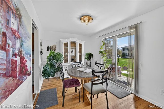 100 W Hickory Grove Road E2, Bloomfield Hills, MI 48304
