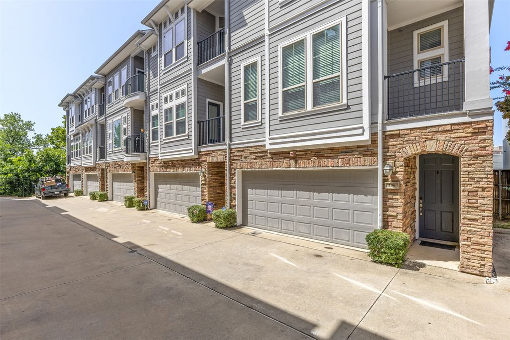 2326 Stutz Drive 106, Dallas, TX 75235