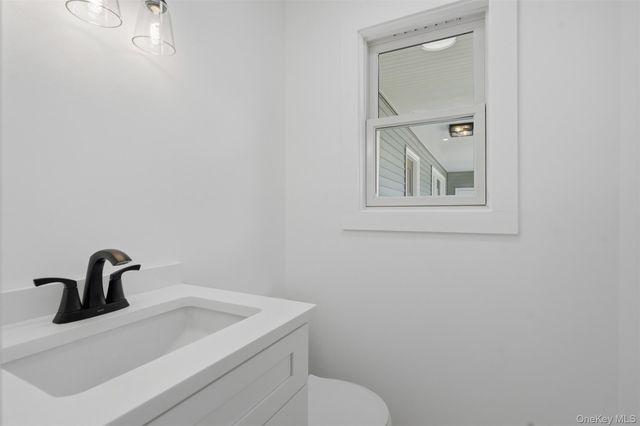 15 Amherst Road, Red Hook, NY 12571