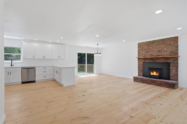 15 Amherst Road, Red Hook, NY 12571