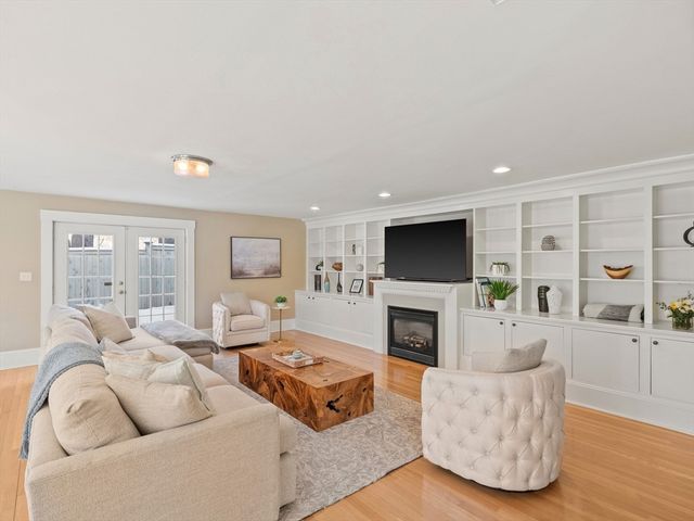 20 Maple Street, Lexington, MA 02420