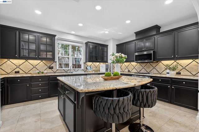 3139 Sweetviolet Dr, San Ramon, CA 94582