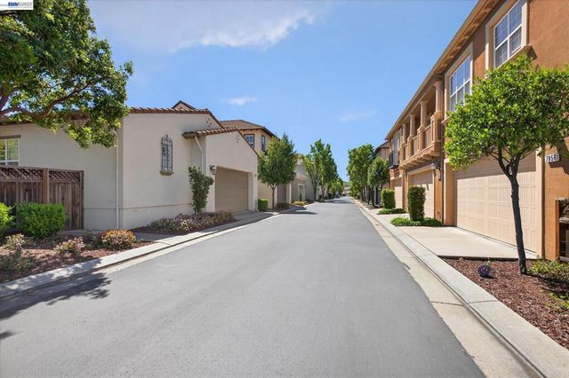 3139 Sweetviolet Dr, San Ramon, CA 94582
