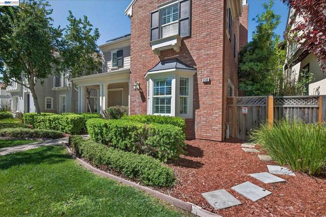3139 Sweetviolet Dr, San Ramon, CA 94582