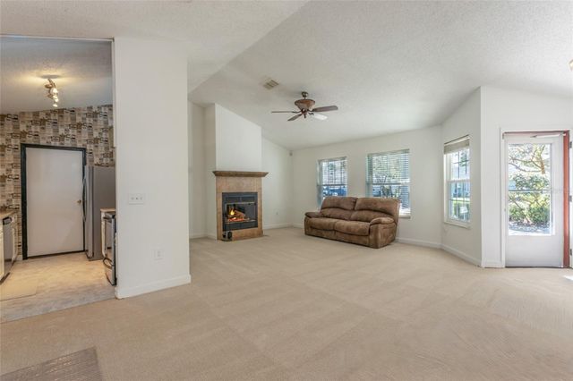 27 PRINCE ANTHONY LANE, Palm Coast, FL 32164