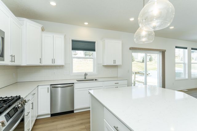 4933 Noble Drive NW, Rochester, MN 55901