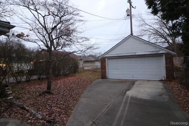 2720 Woodstock Drive, Highland Park, MI 48203
