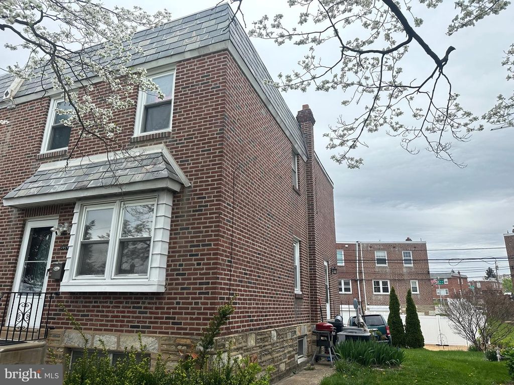 1819 OAKMONT ST, Philadelphia, PA 19111