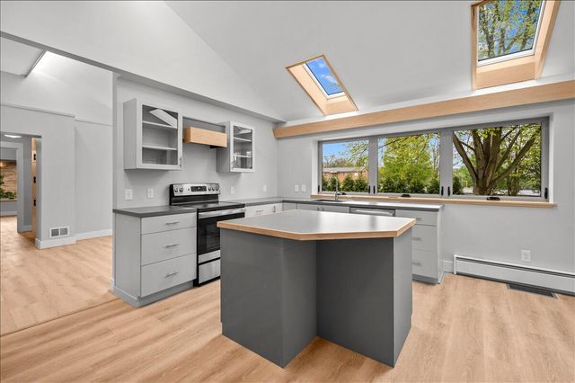134 Holmdene Boulevard NE, Grand Rapids, MI 49503