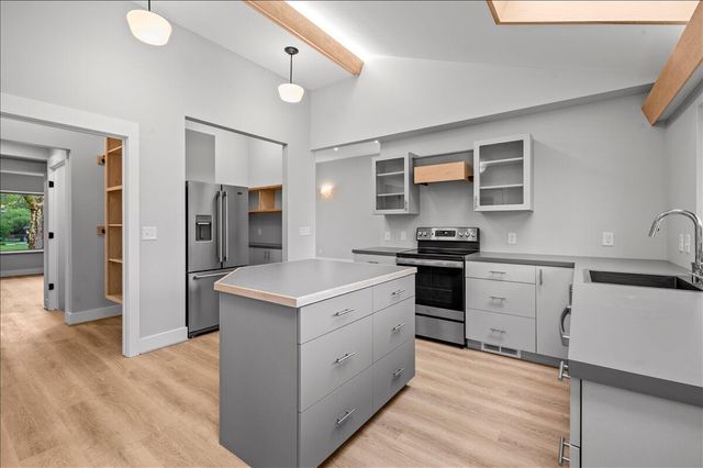 134 Holmdene Boulevard NE, Grand Rapids, MI 49503