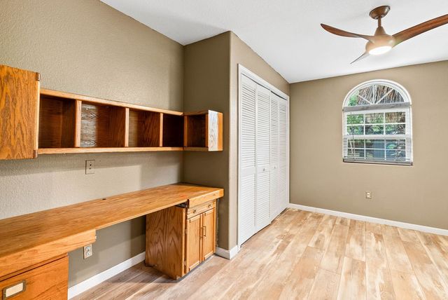 44 Twelfth St, Rockport, TX 78382