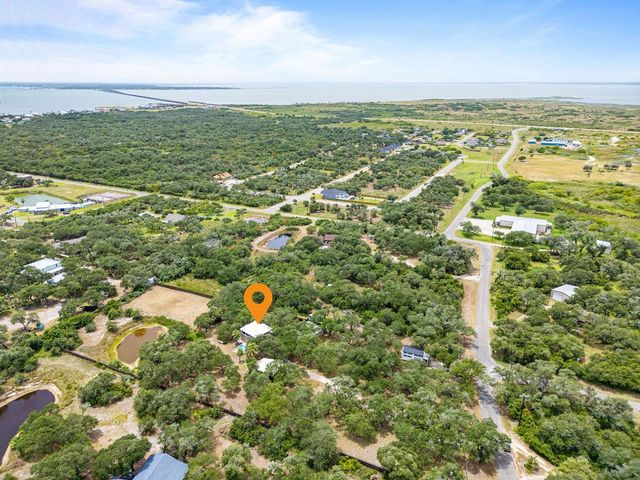 44 Twelfth St, Rockport, TX 78382