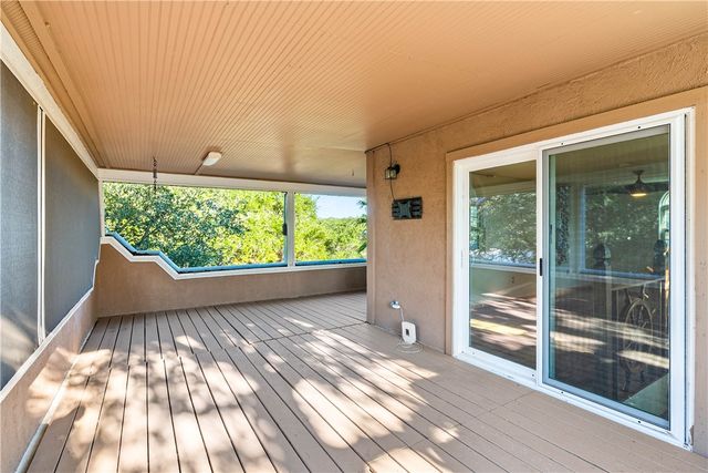 44 Twelfth St, Rockport, TX 78382