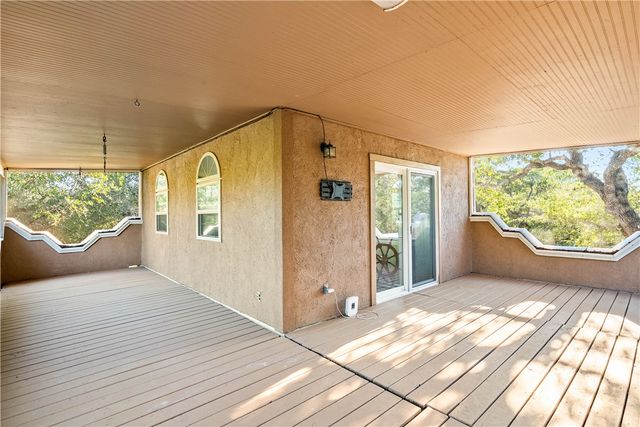 44 Twelfth St, Rockport, TX 78382