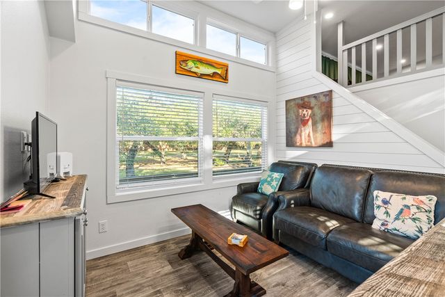 44 Twelfth St, Rockport, TX 78382