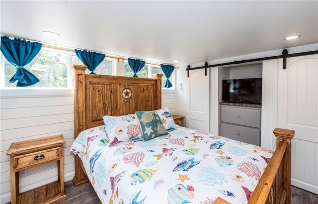 44 Twelfth St, Rockport, TX 78382