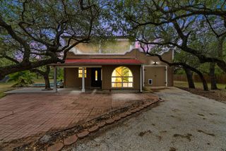44 Twelfth St, Rockport, TX 78382