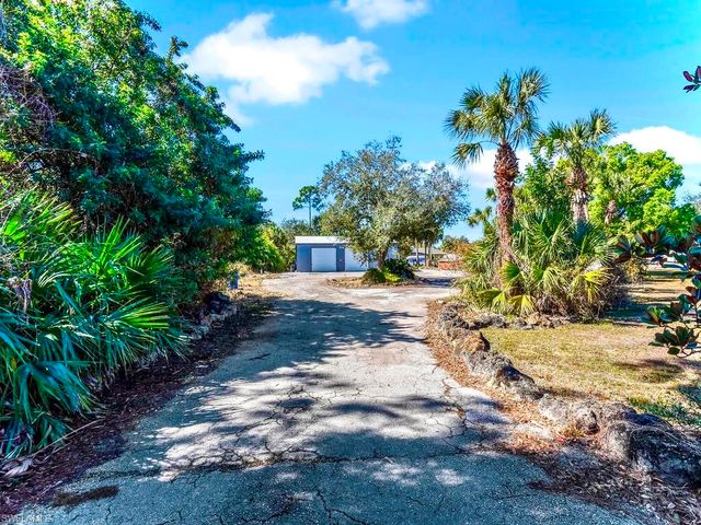 409 Edison AVE, Lehigh Acres, FL 33972