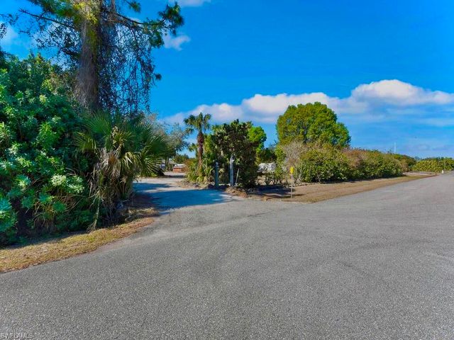 409 Edison AVE, Lehigh Acres, FL 33972