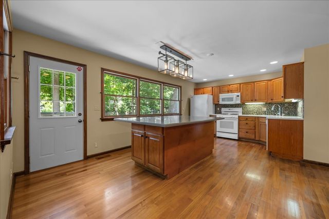 1846 Allen Lane, St. Charles, IL 60174