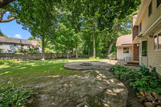 1846 Allen Lane, St. Charles, IL 60174