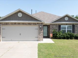 23387 S Donna Lane, Claremore, OK 74019