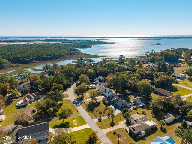 151 Hunting Bay Drive, Cape Carteret, NC 28584