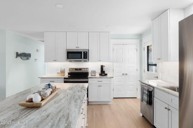 151 Hunting Bay Drive, Cape Carteret, NC 28584