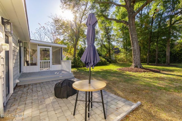 151 Hunting Bay Drive, Cape Carteret, NC 28584