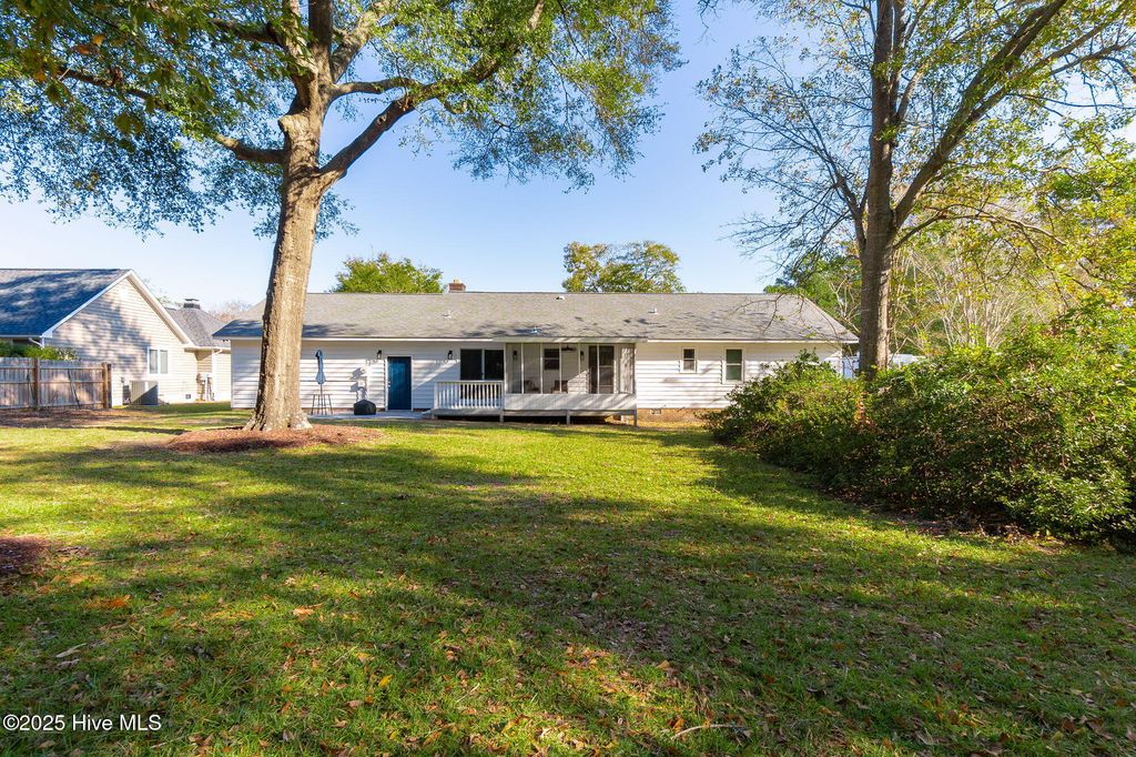 151 Hunting Bay Drive, Cape Carteret, NC 28584