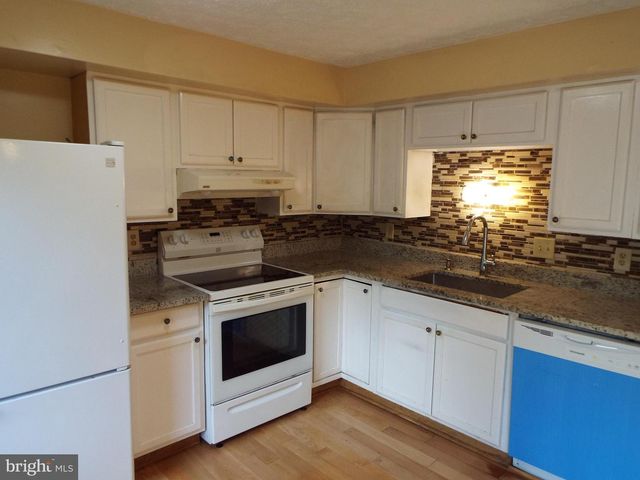 3656 WOODHAVEN CT, Woodbridge, VA 22192
