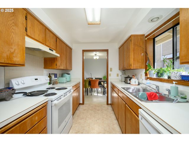 708 Sw TAFT St, Mc Minnville, OR 97128